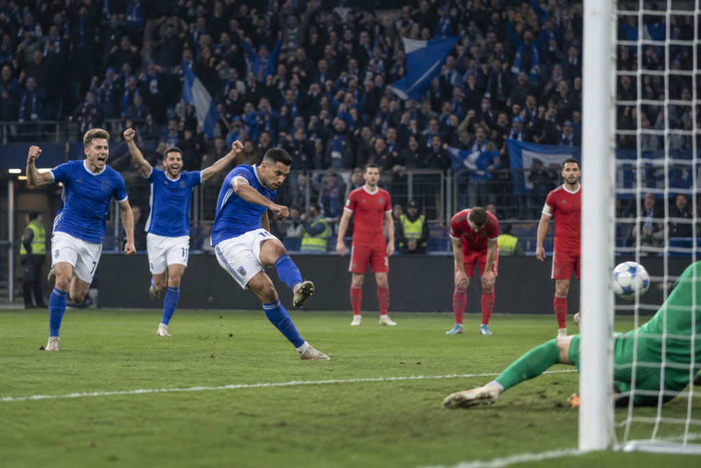 Schalke Beat Union Berlin 3 to 1 for First Bundesliga Win of Season